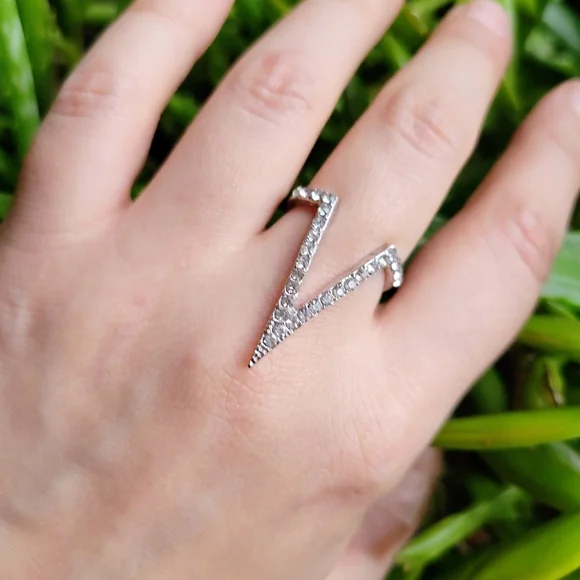 New Classic Simple Silver Rhinestone Arrow Ring Band, size 7 - Picture 3 of 8